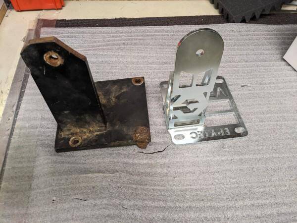 From customer sample to final tuning adapter example of a VR5 engine mount for the Golf 2 3 Passat Corrado Vento