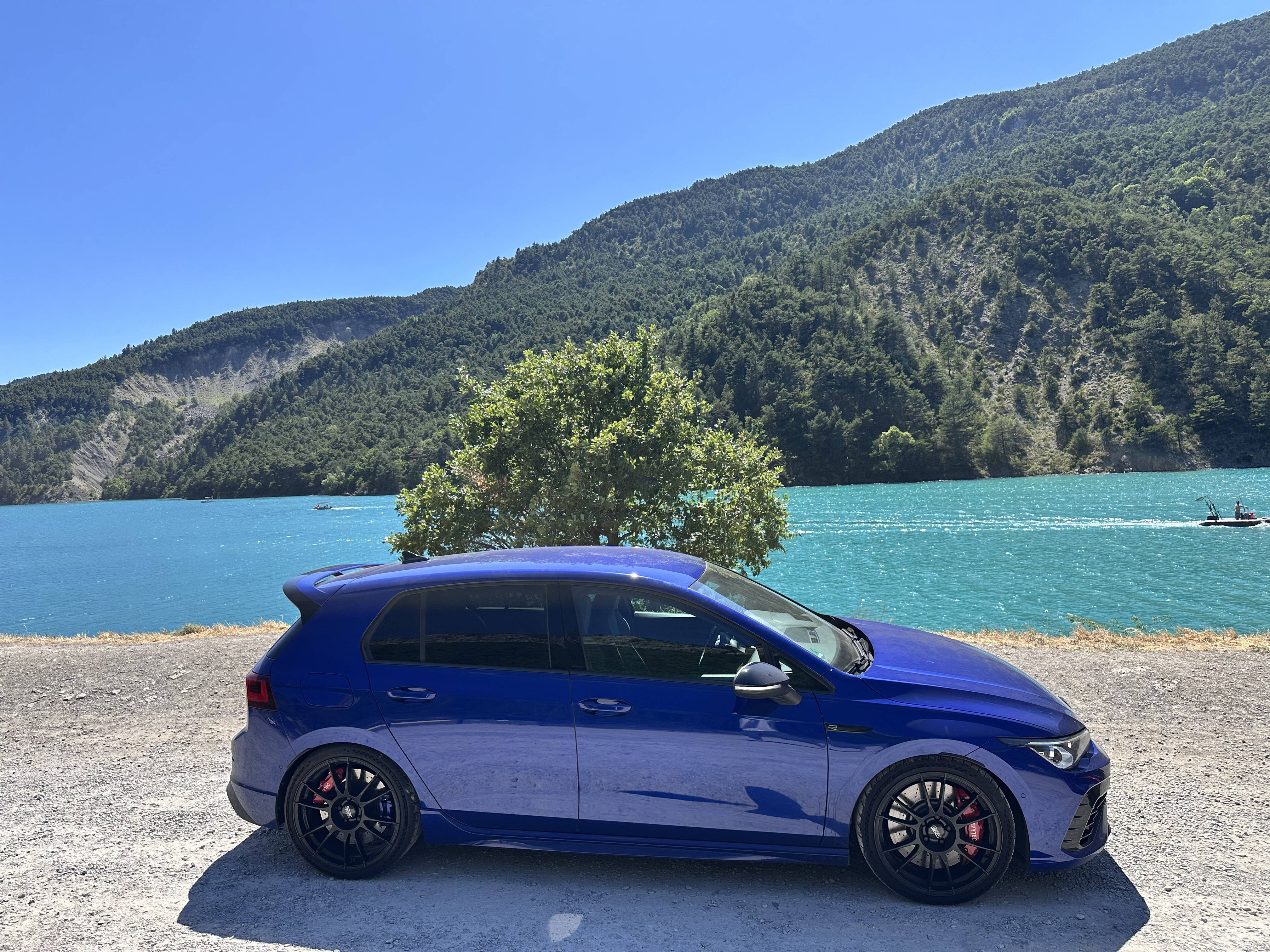 Golf 8 R mit Porsche Bremsanlage – 6-Kolben Upgrade vorne, 4-Kolben hinten Golf 8 R mit Porsche Bremsanlage – 6-Kolben Upgrade vorne, 4-Kolben hinten