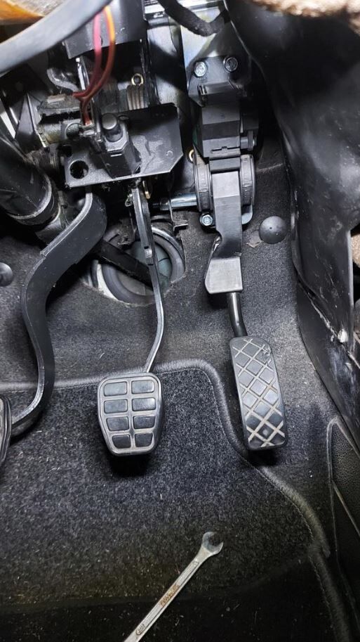 First, the old accelerator pedal bracket must be removed so that the ...