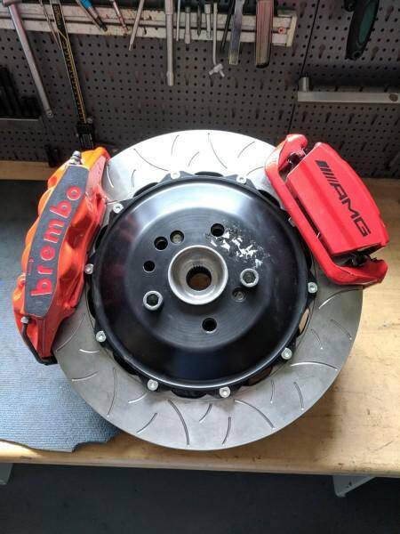 Brake conversion of the Mercedes MB S63 AMG front and rear axle to the 6-piston Brembo system tuning adapter
