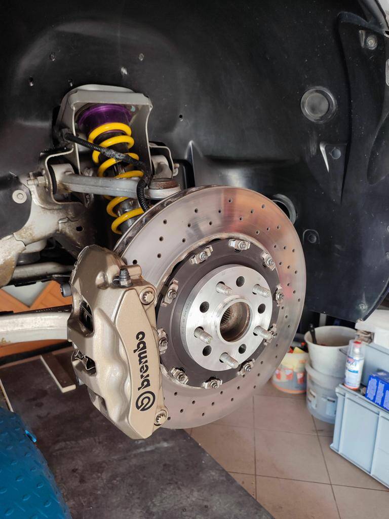 Brake conversion at the front axle of the Opel GT Roadster year 2008 to the 355x35mm brake disc in combination with the 4-piston Porsche Panamera brake calipers (134817)